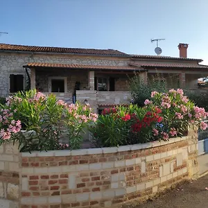 Memic 100 M Do Plaze, Memic Only 100m From Apartmán Poreč
